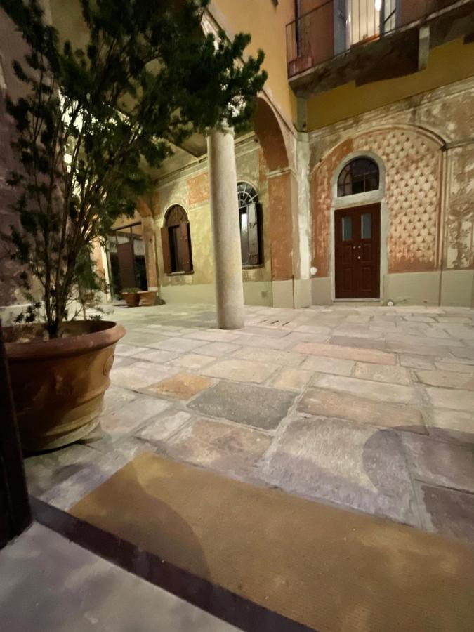 Apartment In 3 Minutes From Duomo Ingresso Via Dei Piatti Милан Экстерьер фото
